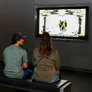 Visitantes assistem ao filme «Do Palácio de Belém: vivências».