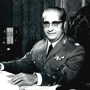 O Presidente da República Francisco da Costa Gomes no seu gabinete de trabalho, no Palácio de Belém.